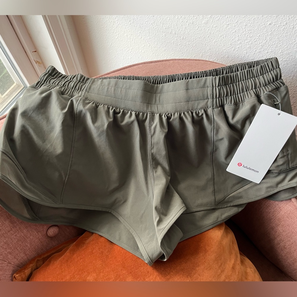 Lululemon Hotty Hot Low Rise 2.5" shorts